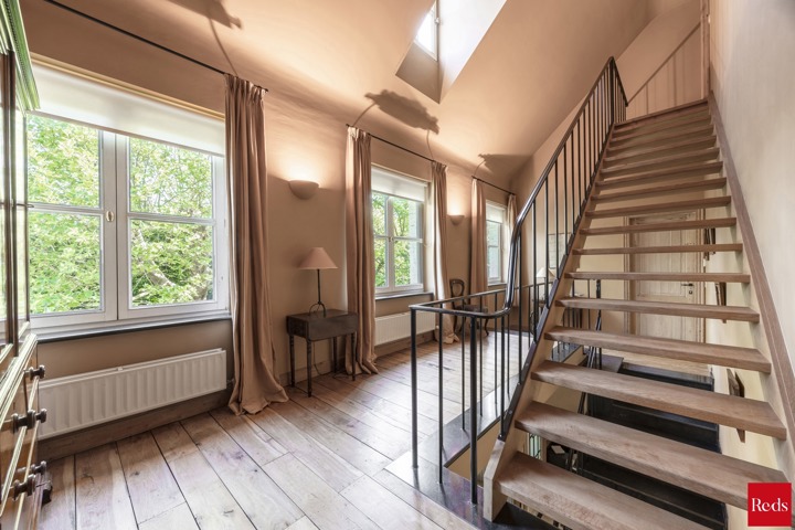 Statige luxevilla op royaal perceel van 3.877 m² met zwembad