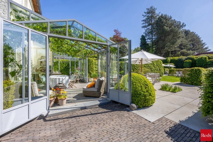 Statige luxevilla op royaal perceel van 3.877 m² met zwembad