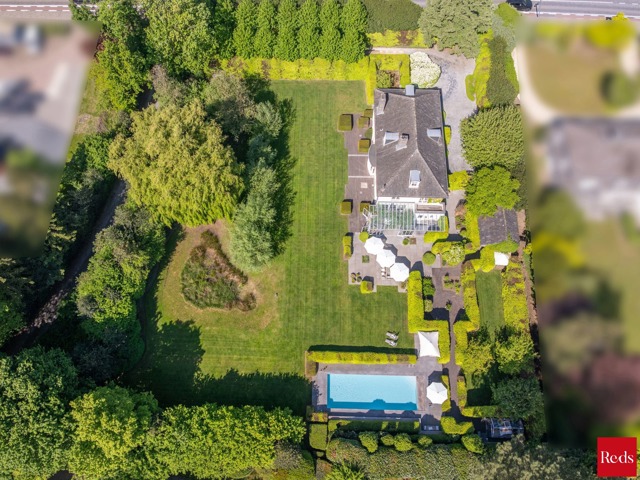 Statige luxevilla op royaal perceel van 3.877 m² met zwembad