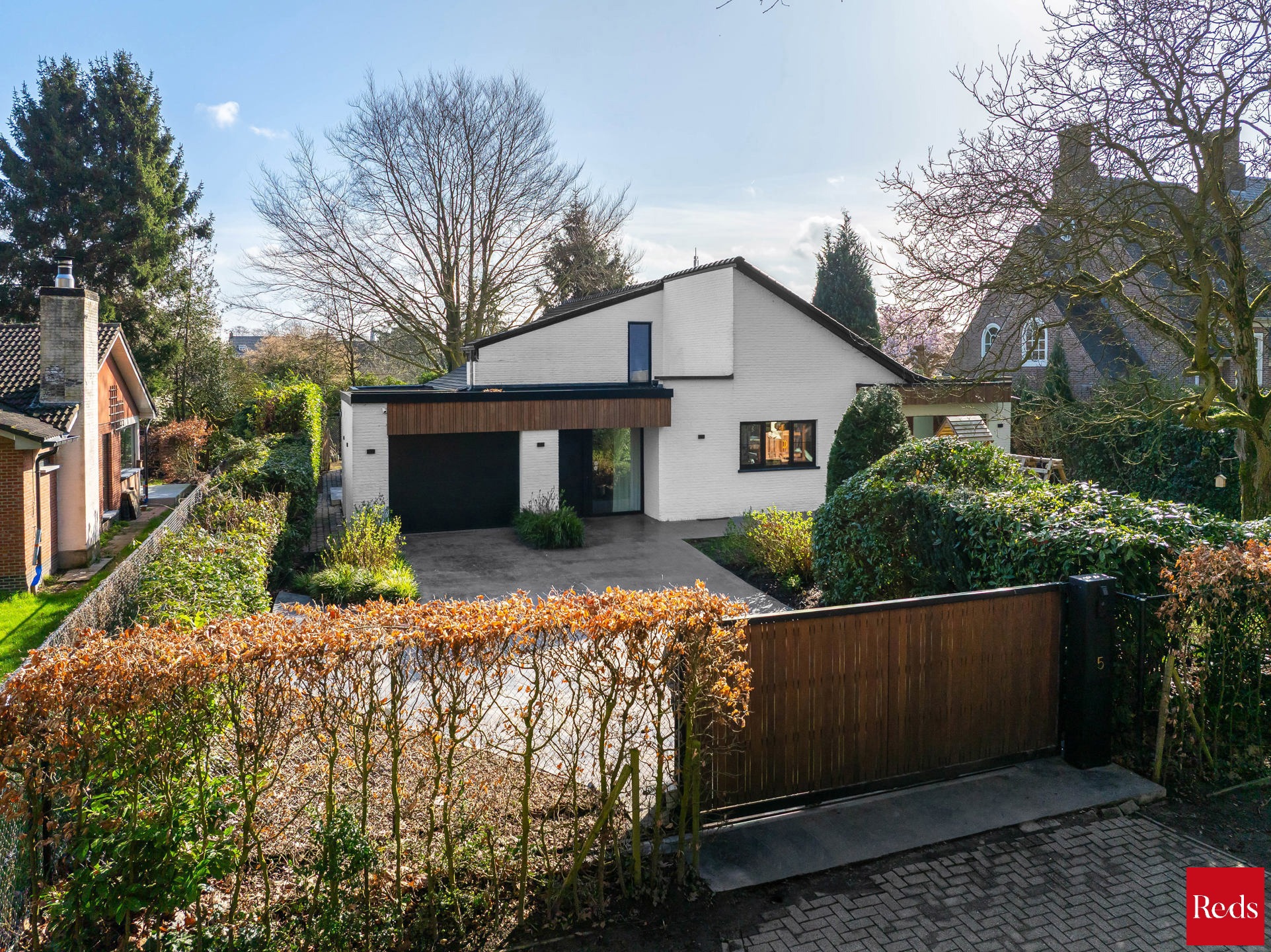 Stijlvolle, energiezuinige woning met rondom heerlijke tuin 