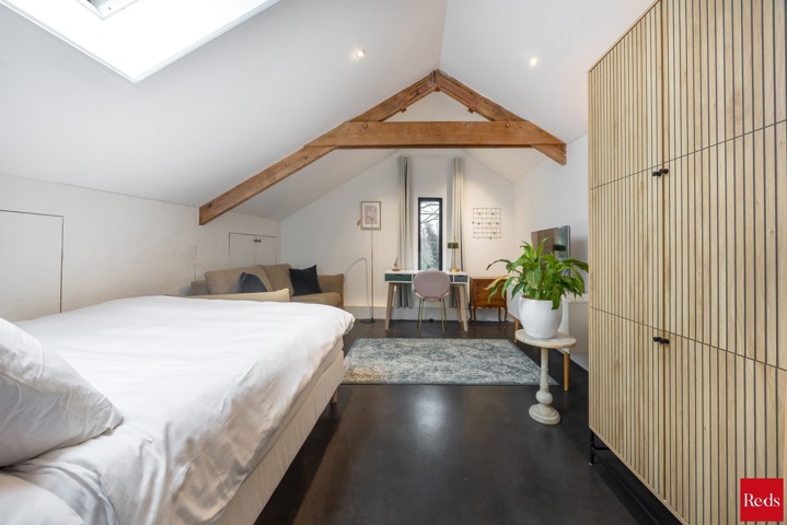 Stijlvolle, energiezuinige woning met rondom heerlijke tuin 