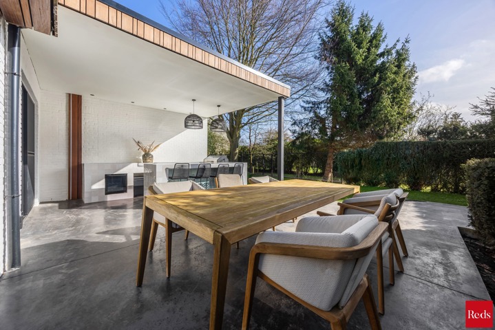 Stijlvolle, energiezuinige woning met rondom heerlijke tuin 
