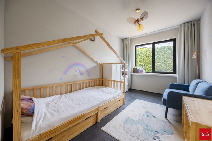 Stijlvolle, energiezuinige woning met rondom heerlijke tuin 
