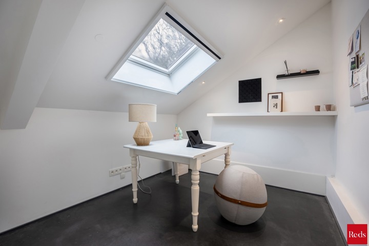 Stijlvolle, energiezuinige woning met rondom heerlijke tuin 