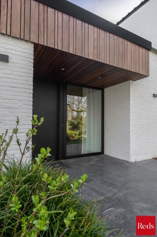 Stijlvolle, energiezuinige woning met rondom heerlijke tuin 