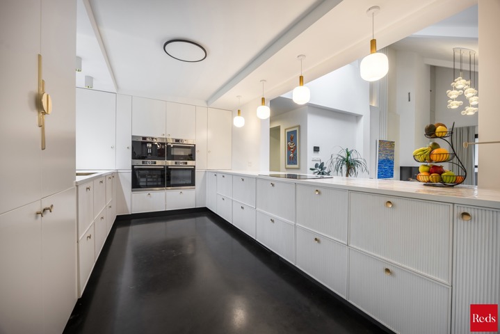 Stijlvolle, energiezuinige woning met rondom heerlijke tuin 