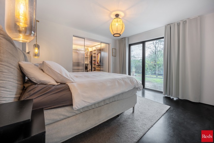 Stijlvolle, energiezuinige woning met rondom heerlijke tuin 