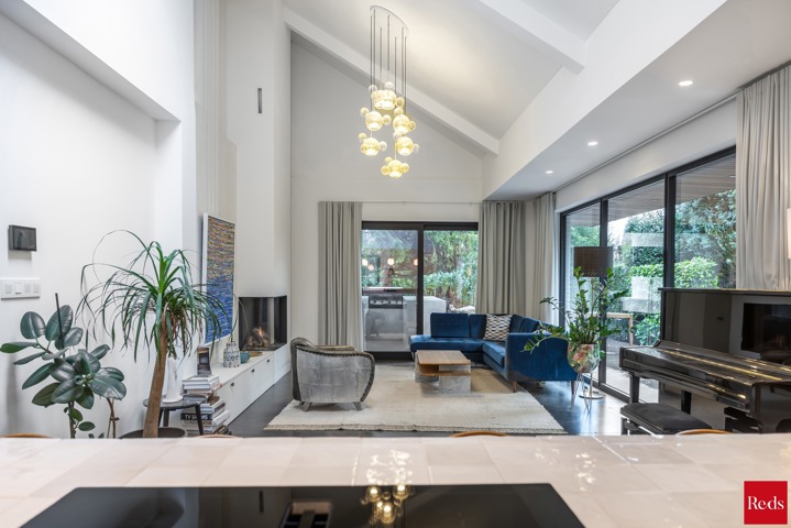 Stijlvolle, energiezuinige woning met rondom heerlijke tuin 