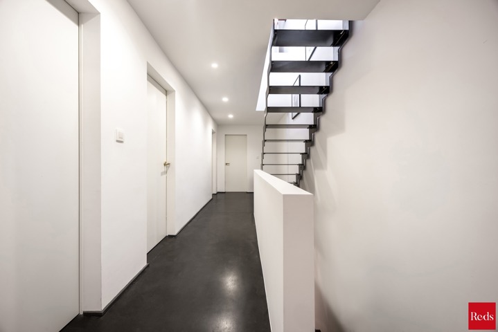 Stijlvolle, energiezuinige woning met rondom heerlijke tuin 