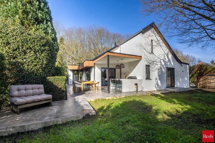 Stijlvolle, energiezuinige woning met rondom heerlijke tuin 