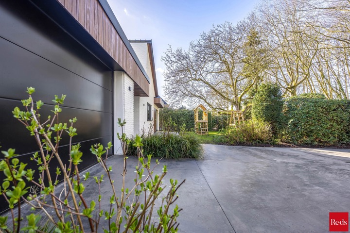 Stijlvolle, energiezuinige woning met rondom heerlijke tuin 