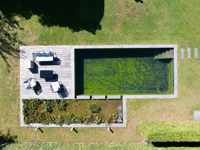 Discreet: Rustig gelegen villa met prachtige tuin en zwemvijver