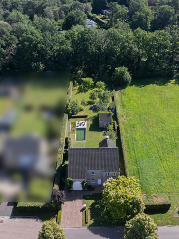 Discreet: Rustig gelegen villa met prachtige tuin en zwemvijver