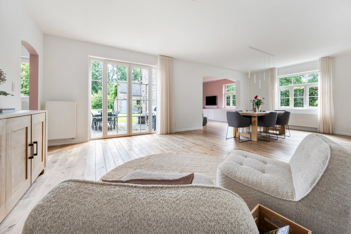 Discreet: Rustig gelegen villa met prachtige tuin en zwemvijver