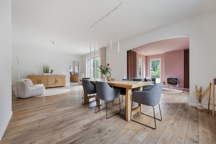 Discreet: Rustig gelegen villa met prachtige tuin en zwemvijver