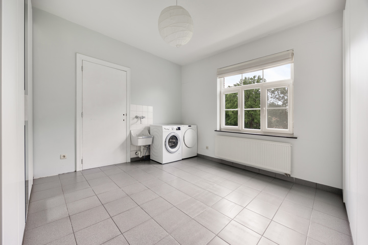 Discreet: Rustig gelegen villa met prachtige tuin en zwemvijver
