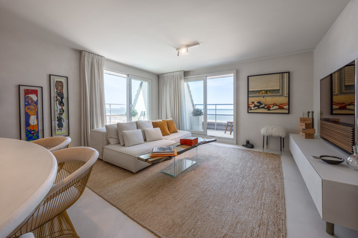 Luxueus gerenoveerd 3slpk appartement met frontaal zeezicht