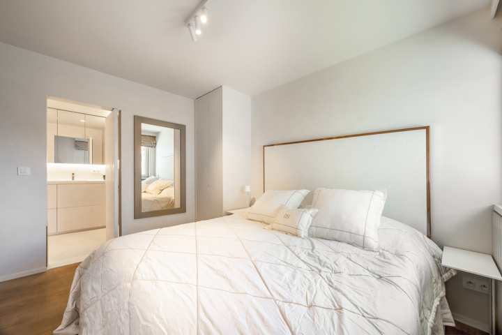 Luxueus gerenoveerd 3slpk appartement met frontaal zeezicht