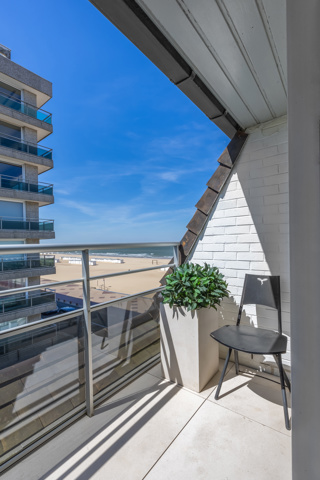 Luxueus gerenoveerd 3slpk appartement met frontaal zeezicht