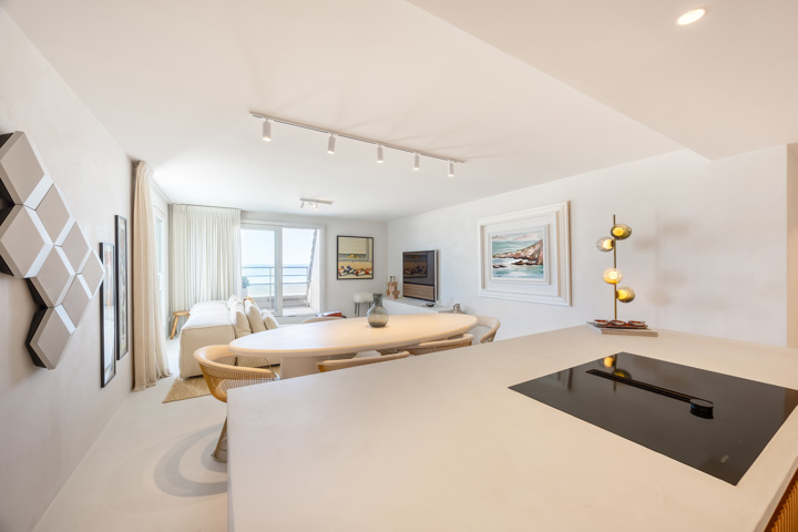 Luxueus gerenoveerd 3slpk appartement met frontaal zeezicht