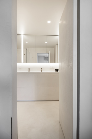 Luxueus gerenoveerd 3slpk appartement met frontaal zeezicht