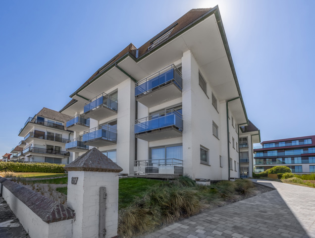 Luxueus gerenoveerd 3slpk appartement met frontaal zeezicht