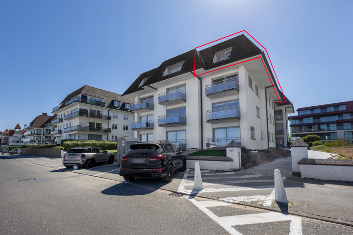 Luxueus gerenoveerd 3slpk appartement met frontaal zeezicht