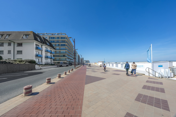 Luxueus gerenoveerd 3slpk appartement met frontaal zeezicht