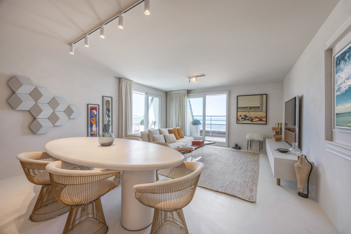 Luxueus gerenoveerd 3slpk appartement met frontaal zeezicht