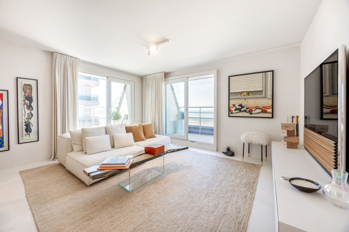 Luxueus gerenoveerd 3slpk appartement met frontaal zeezicht