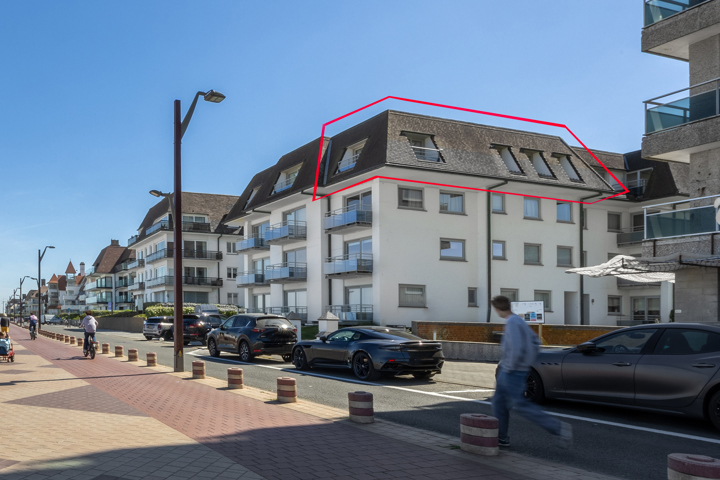 Luxueus gerenoveerd 3slpk appartement met frontaal zeezicht