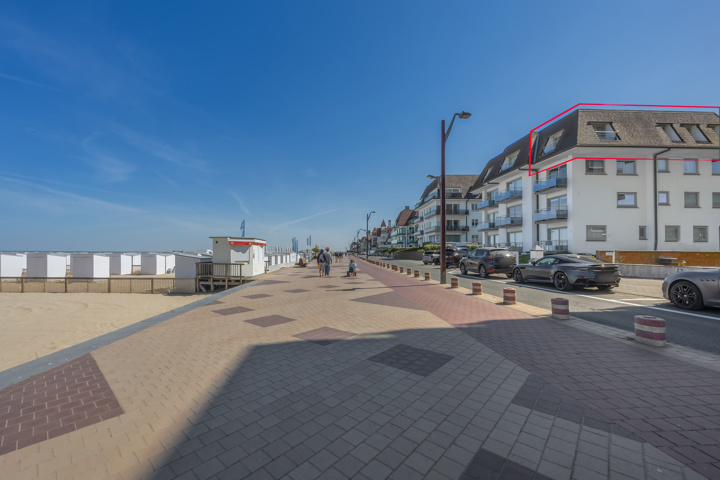 Luxueus gerenoveerd 3slpk appartement met frontaal zeezicht