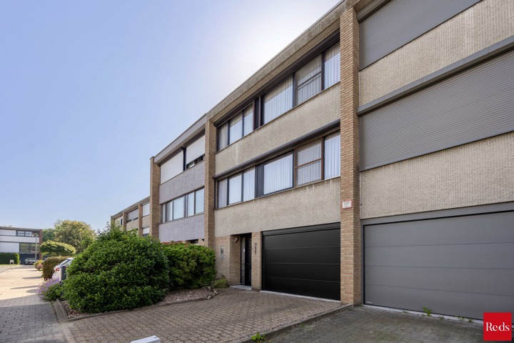 Bel-etage met veel potentieel in Polderstad