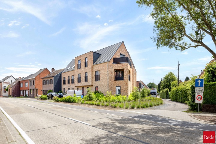 Recent appartement met terras, 2 parkeerplaatsen en kelder