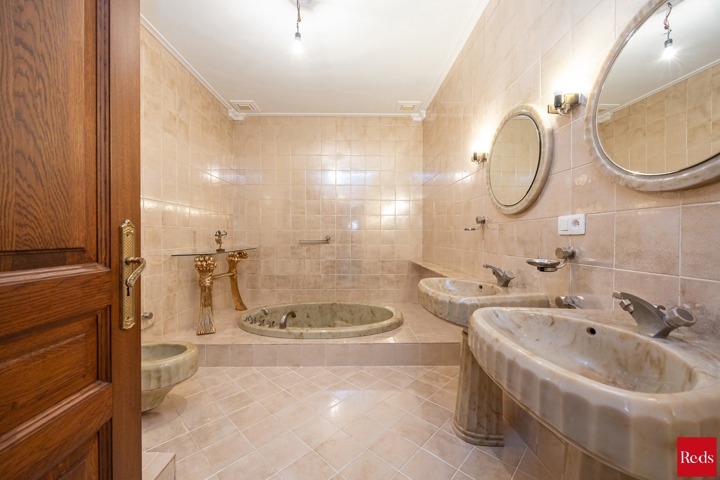 Laagbouwvilla op een prachtig perceel van ca . 3058 m²