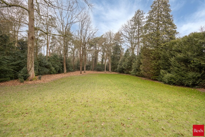 Laagbouwvilla op een prachtig perceel van ca . 3058 m²