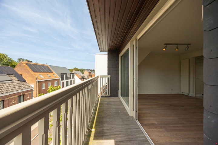 Charmant dakapp met terras en staanplaats op top locatie