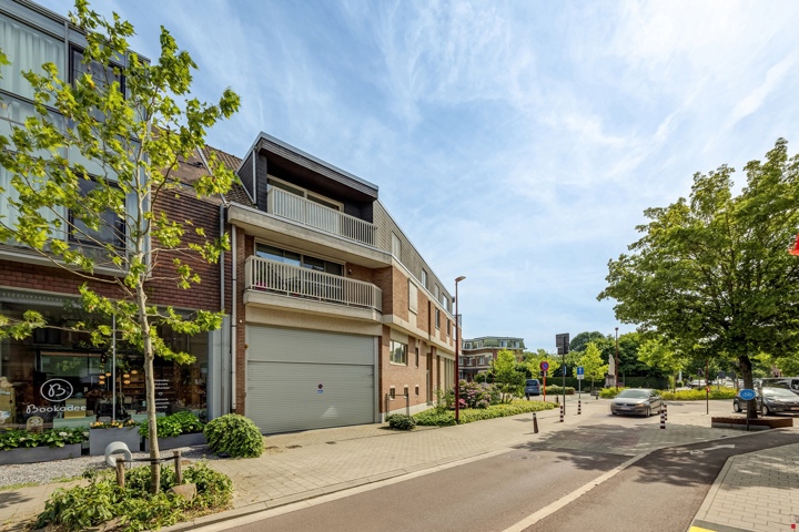 Charmant dakapp met terras en staanplaats op top locatie