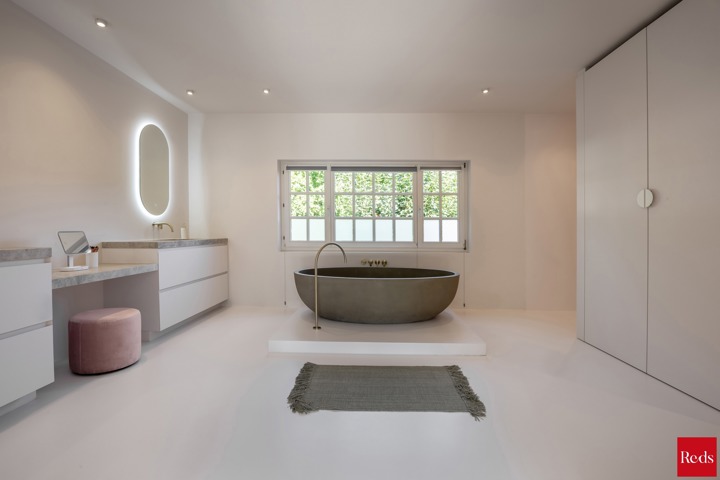 Prestigieuze villa met zwembad op 3.528 m² op toplocatie!