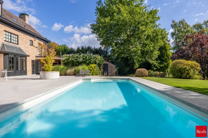Prestigieuze villa met zwembad op 3.528 m² op toplocatie!