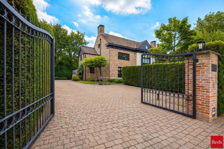 Prestigieuze villa met zwembad op 3.528 m² op toplocatie!