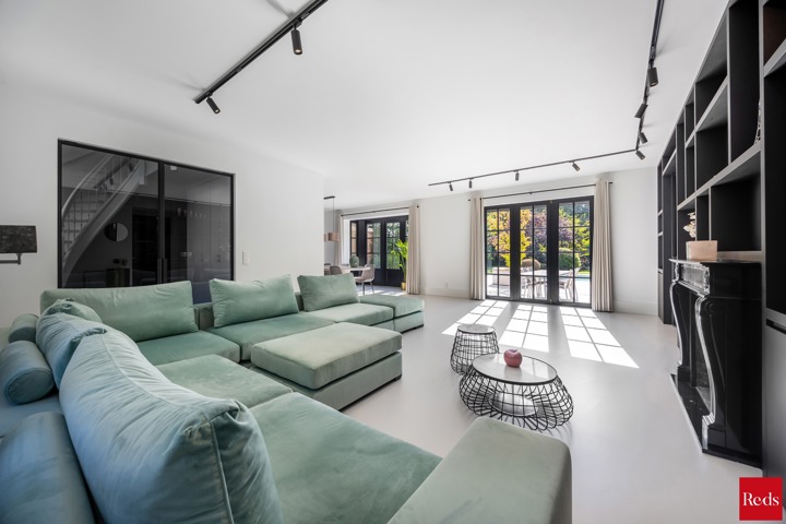 Prestigieuze villa met zwembad op 3.528 m² op toplocatie!