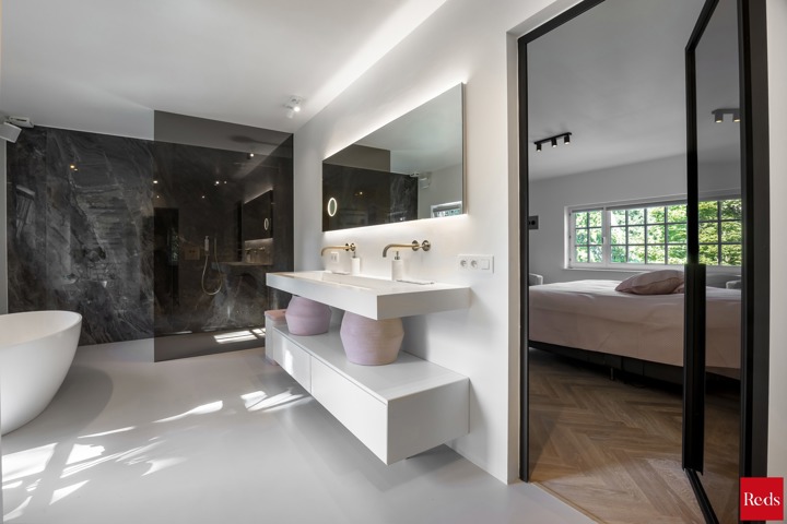 Prestigieuze villa met zwembad op 3.528 m² op toplocatie!