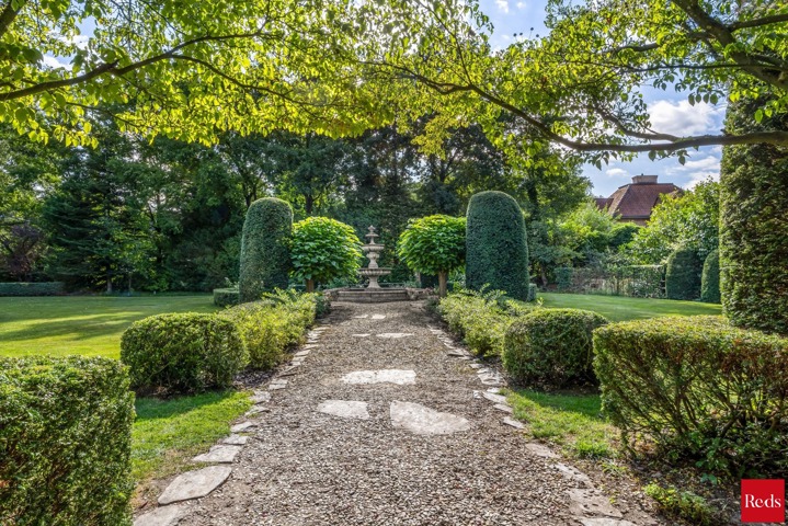 Prestigieuze villa met zwembad op 3.528 m² op toplocatie!