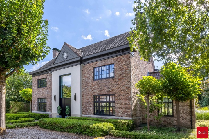 Prestigieuze villa met zwembad op 3.528 m² op toplocatie!