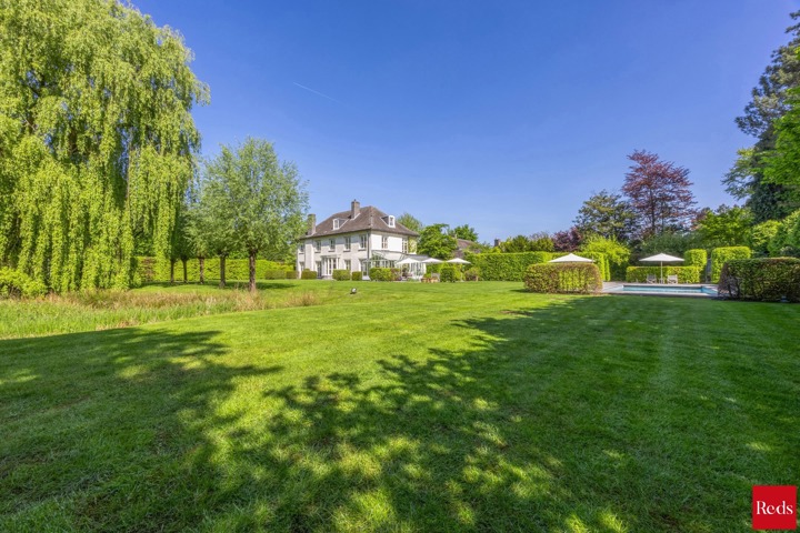 Statige luxevilla op royaal perceel van 3.877 m² met zwembad