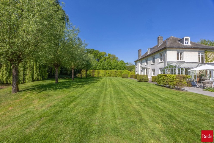 Statige luxevilla op royaal perceel van 3.877 m² met zwembad