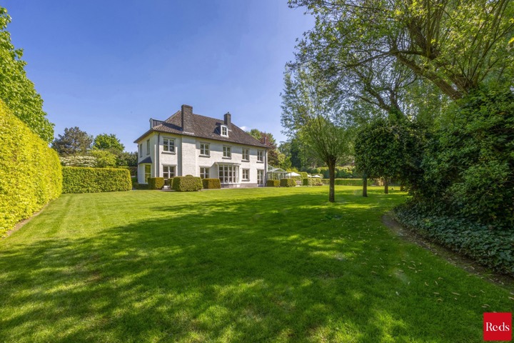 Statige luxevilla op royaal perceel van 3.877 m² met zwembad
