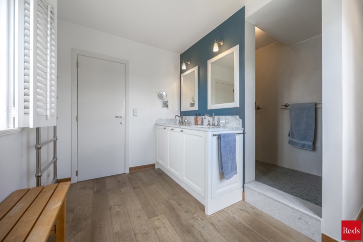 Instapklare villa met praktijkruimte 