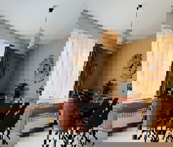 Gelijkvloers 3 slaapkamer appartement met grote garage. - te huur bij Immo Kong